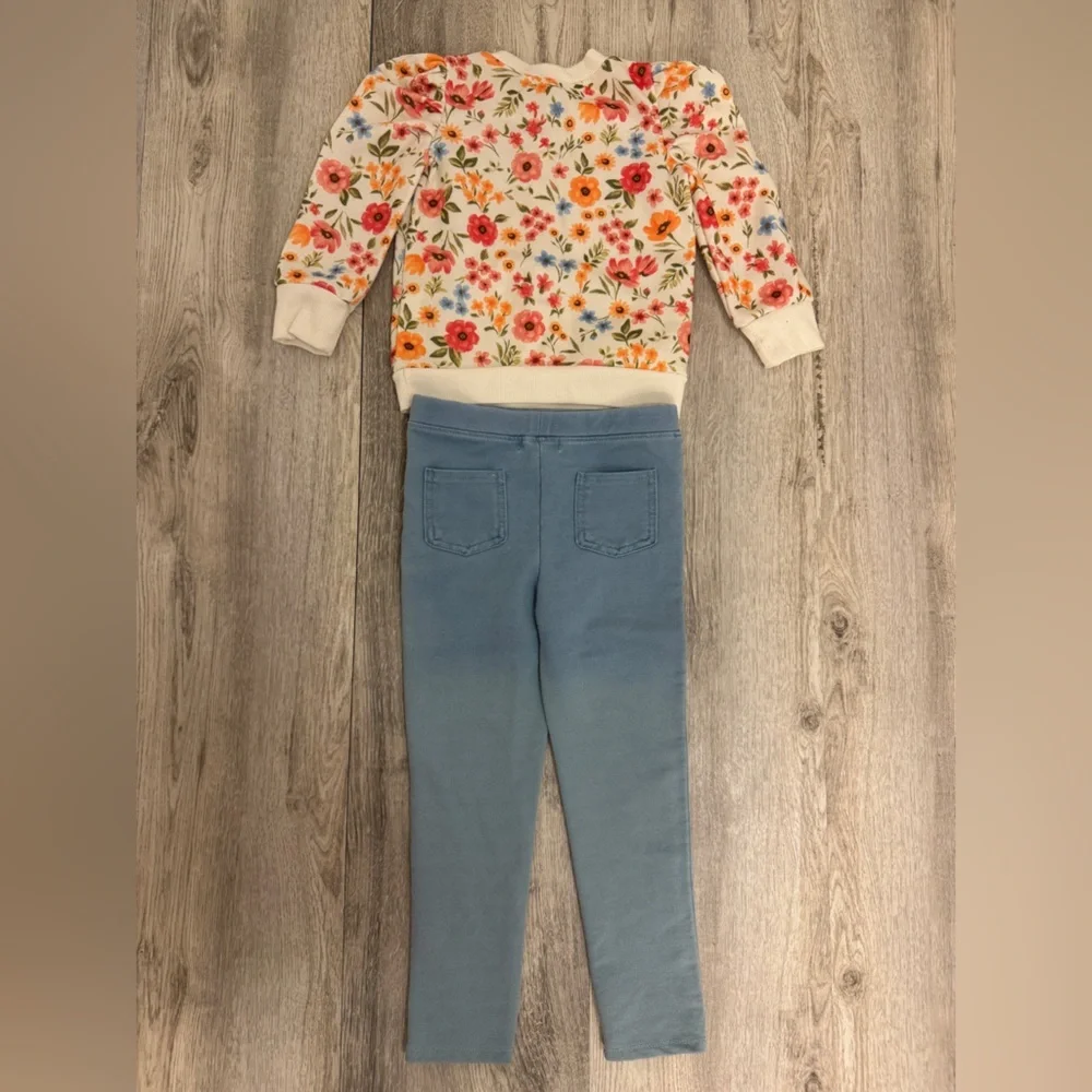 Floral Sweatshirt and Blue Leggings Set